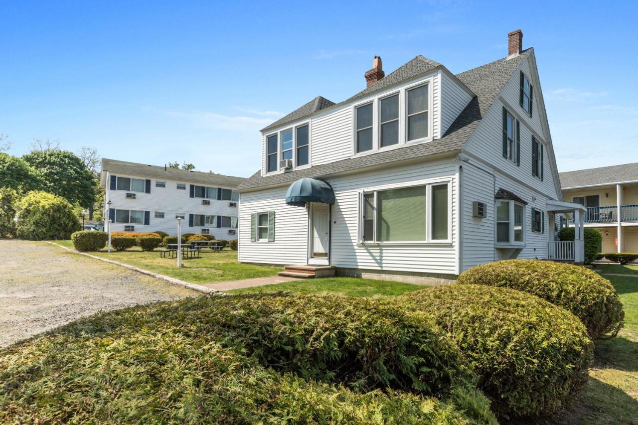Colonial Inn 오겅키트 외부 사진